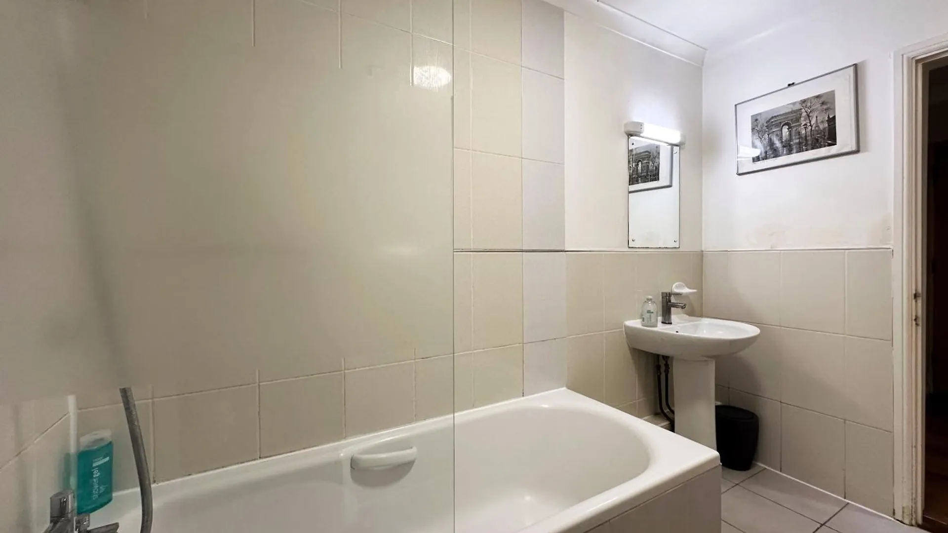 Mia Place In Tower Hill, 2 Double Beds, Max 4 People, Free Parking Available Upon Request, Great Location London 0*,