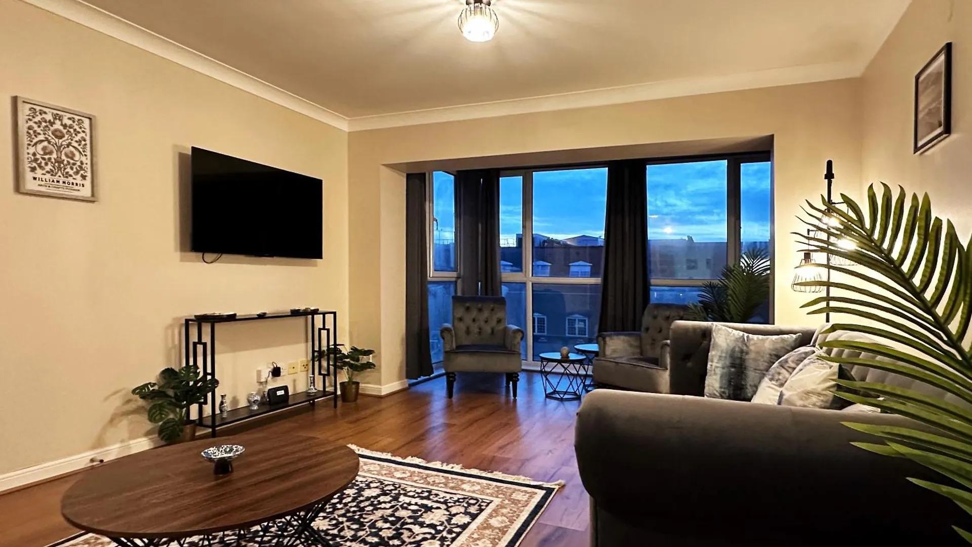 Daire Mia Place In Tower Hill, 2 Double Beds, Max 4 People, Free Parking Available Upon Request, Great Location Londra
