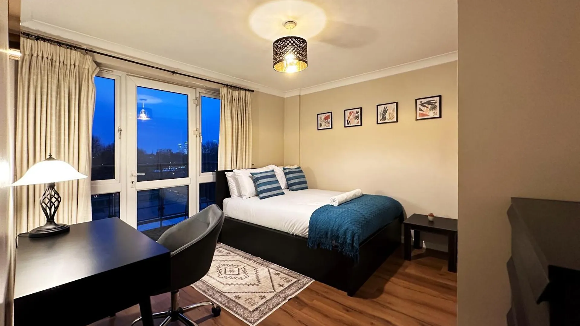 Mia Place In Tower Hill, 2 Double Beds, Max 4 People, Free Parking Available Upon Request, Great Location Londra Daire