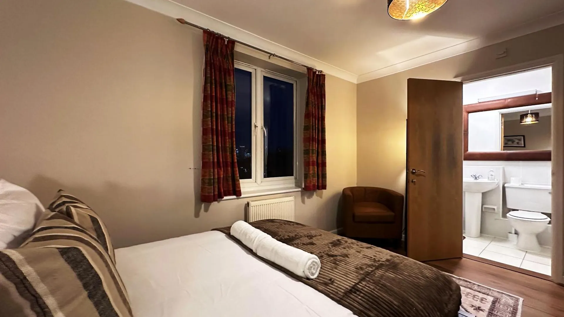 Mia Place In Tower Hill, 2 Double Beds, Max 4 People, Free Parking Available Upon Request, Great Location Londra 0*,  Birleşik Krallık