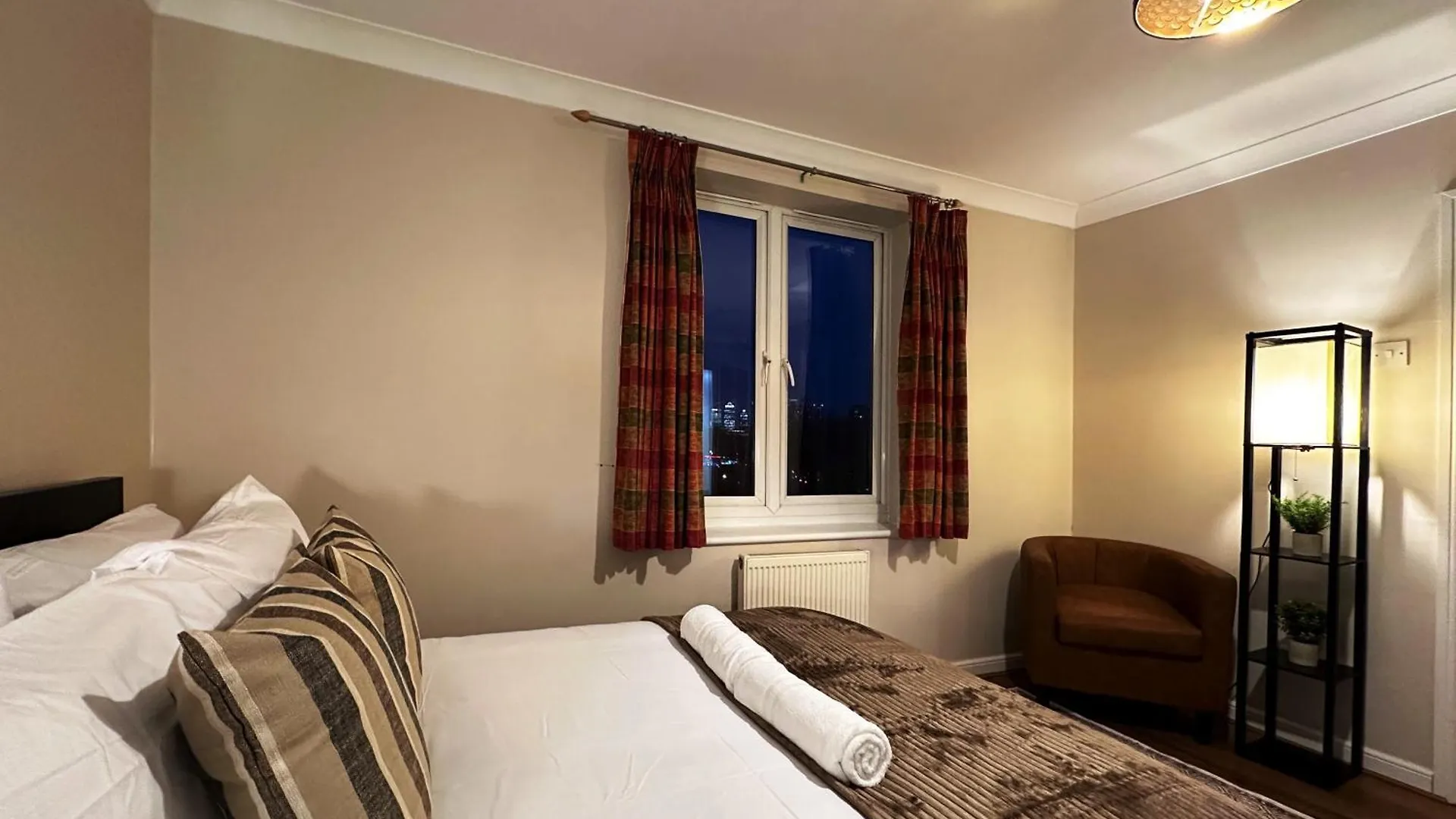 Mia Place In Tower Hill, 2 Double Beds, Max 4 People, Free Parking Available Upon Request, Great Location Londra Daire